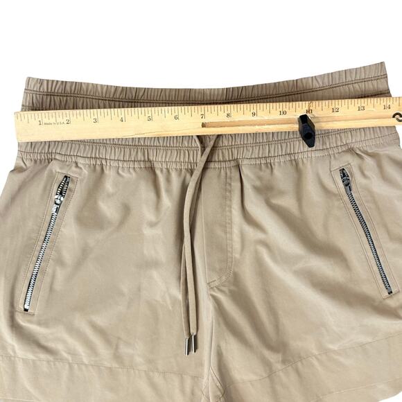 Athleta Camden Tan Khaki Elastic Waist Zipper Pockets Lightweight Shorts Size 6 - Picture 3 of 10